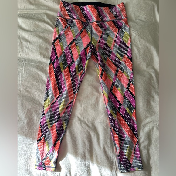 Victoria secret Knockout leggings. Size Large - Picture 2 of 3